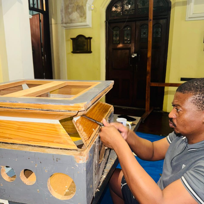 Craftsman restoring organ